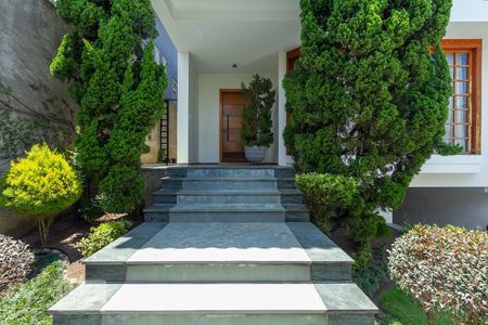 Casa à venda com 600m², 4 quartos e 6 vagas Casa à venda com 600m², 4 quartos e 6 vagasEntrada