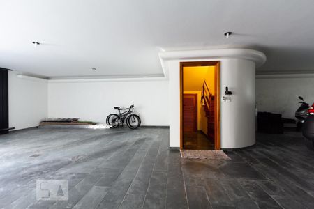 Casa à venda com 600m², 4 quartos e 6 vagas Casa à venda com 600m², 4 quartos e 6 vagasGaragem