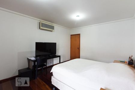 Casa à venda com 600m², 4 quartos e 6 vagas Casa à venda com 600m², 4 quartos e 6 vagasQuarto 1