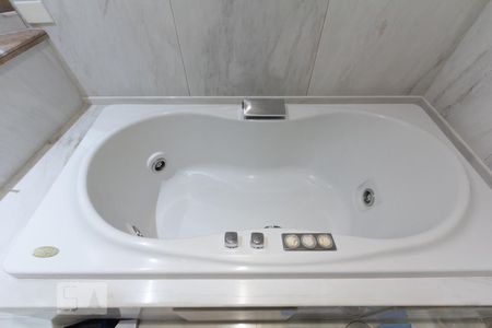 Casa à venda com 600m², 4 quartos e 6 vagas Casa à venda com 600m², 4 quartos e 6 vagasBanheiro da Suíte 1