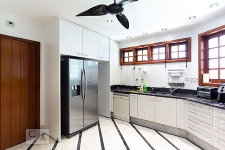 Casa à venda com 600m², 4 quartos e 6 vagas Casa à venda com 600m², 4 quartos e 6 vagasCozinha