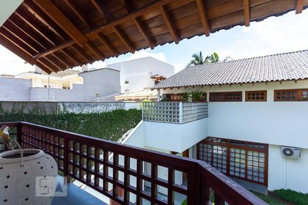 Casa à venda com 600m², 4 quartos e 6 vagas Casa à venda com 600m², 4 quartos e 6 vagasVaranda do quarto