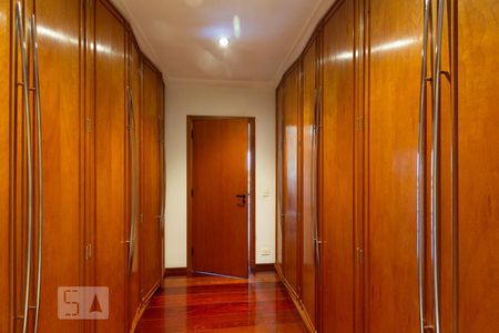 Casa à venda com 600m², 4 quartos e 6 vagas Casa à venda com 600m², 4 quartos e 6 vagascloset Suíte 1