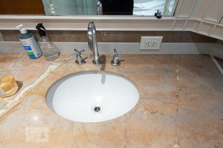 Casa à venda com 600m², 4 quartos e 6 vagas Casa à venda com 600m², 4 quartos e 6 vagasBanheiro da Suíte 1