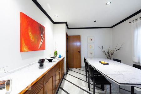 Casa à venda com 600m², 4 quartos e 6 vagas Casa à venda com 600m², 4 quartos e 6 vagasSala de almoço