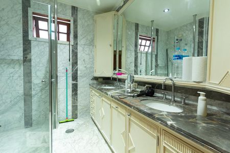 Casa à venda com 600m², 4 quartos e 6 vagas Casa à venda com 600m², 4 quartos e 6 vagasBanheiro