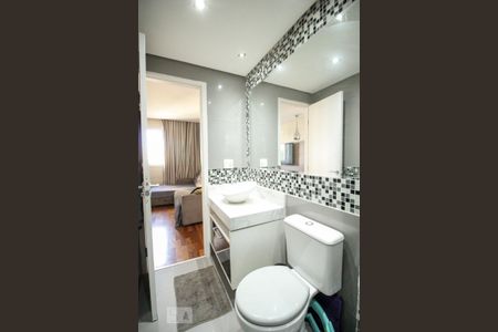 Apartamento à venda com 67m², 2 quartos e 1 vaga Apartamento à venda com 67m², 2 quartos e 1 vagaBanheiro