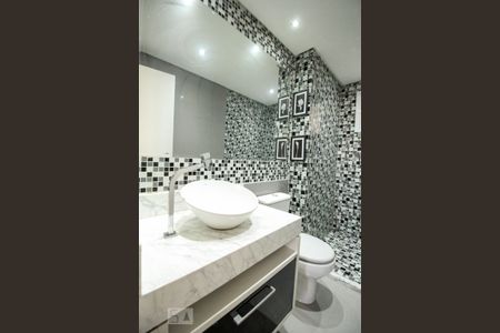 Apartamento à venda com 67m², 2 quartos e 1 vaga Apartamento à venda com 67m², 2 quartos e 1 vagaBanheiro