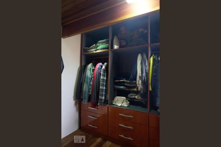 Casa à venda com 250m², 3 quartos e 2 vagasCloset da Suíte