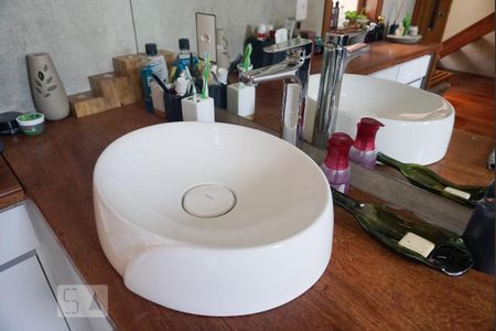 Casa à venda com 250m², 3 quartos e 2 vagasBanheiro da Suíte