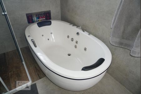 Casa à venda com 250m², 3 quartos e 2 vagasBanheiro da Suíte