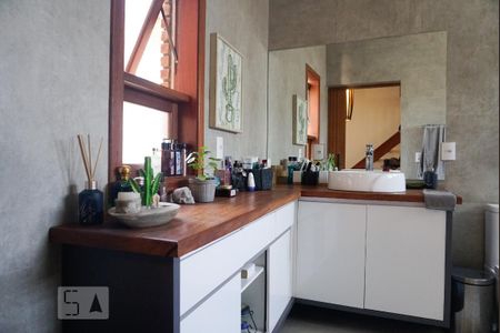 Casa à venda com 250m², 3 quartos e 2 vagasBanheiro da Suíte