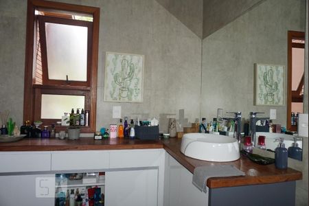 Casa à venda com 250m², 3 quartos e 2 vagasBanheiro da Suíte