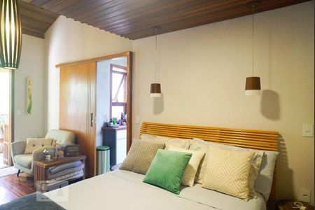 Casa à venda com 250m², 3 quartos e 2 vagasSuíte