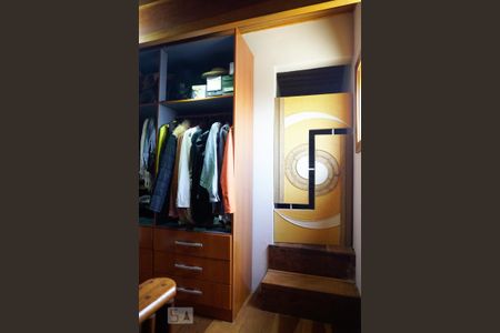 Casa à venda com 250m², 3 quartos e 2 vagasCloset da Suíte