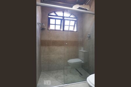 Casa à venda com 250m², 3 quartos e 2 vagasBanheiro