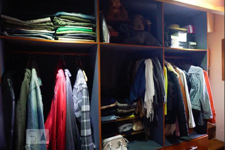 Casa à venda com 250m², 3 quartos e 2 vagasCloset da Suíte