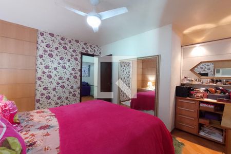 Casa à venda com 240m², 4 quartos e 4 vagas Casa à venda com 240m², 4 quartos e 4 vagasSuíte 2