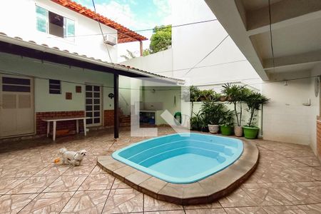 Casa à venda com 240m², 4 quartos e 4 vagas Casa à venda com 240m², 4 quartos e 4 vagasÁrea Externa