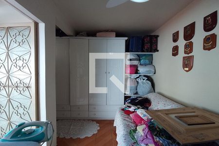 Casa à venda com 240m², 4 quartos e 4 vagas Casa à venda com 240m², 4 quartos e 4 vagasQuarto1