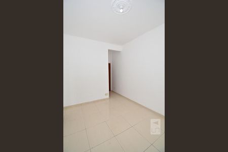 Sala de apartamento para alugar com 2 quartos, 42m² em Irajá, Rio de Janeiro