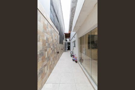 Casa à venda com 150m², 2 quartos e 2 vagas Casa à venda com 150m², 2 quartos e 2 vagasCorredor