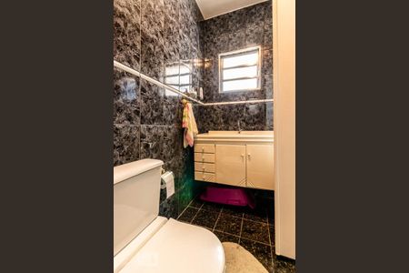 Casa à venda com 200m², 3 quartos e 2 vagasBanheiro suíte 2