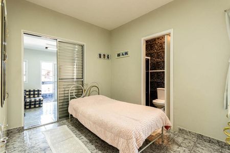 Casa à venda com 200m², 3 quartos e 2 vagasSuíte 2