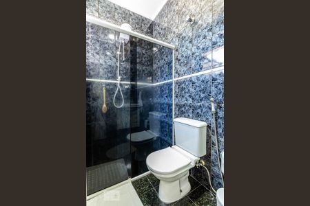 Casa à venda com 200m², 3 quartos e 2 vagasBanheiro suíte 1