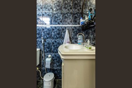 Casa à venda com 200m², 3 quartos e 2 vagasBanheiro suíte 1