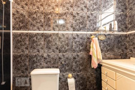 Casa à venda com 200m², 3 quartos e 2 vagasBanheiro suíte 2