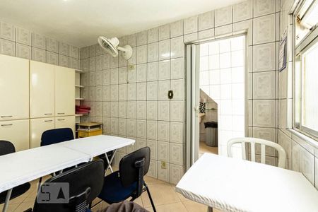 Casa à venda com 200m², 3 quartos e 2 vagasQuarto de serviço 