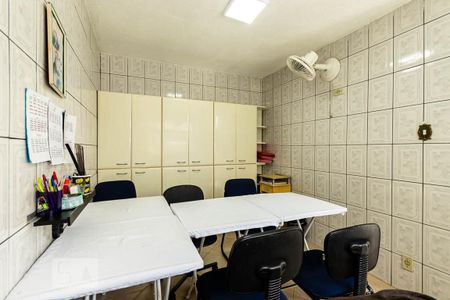 Casa à venda com 200m², 3 quartos e 2 vagasQuarto de serviço 