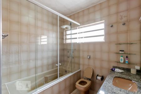 Casa à venda com 288m², 5 quartos e 6 vagas Casa à venda com 288m², 5 quartos e 6 vagasBanheiro da Suíte 2