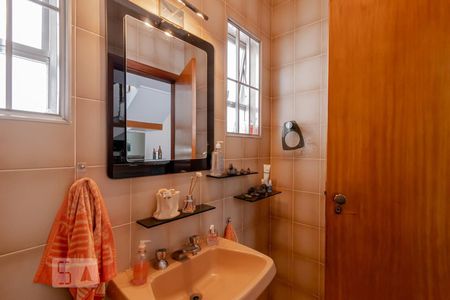 Casa à venda com 288m², 5 quartos e 6 vagas Casa à venda com 288m², 5 quartos e 6 vagasLavabo