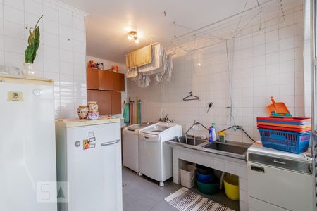 Casa à venda com 288m², 5 quartos e 6 vagas Casa à venda com 288m², 5 quartos e 6 vagasÁrea de Serviço