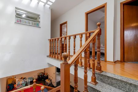 Casa à venda com 288m², 5 quartos e 6 vagas Casa à venda com 288m², 5 quartos e 6 vagasEscada para os Quartos