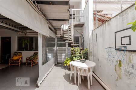 Casa à venda com 288m², 5 quartos e 6 vagas Casa à venda com 288m², 5 quartos e 6 vagasCorredor