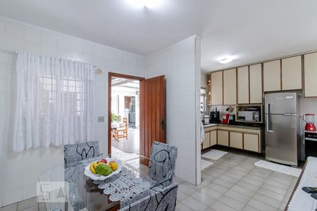 Casa à venda com 288m², 5 quartos e 6 vagas Casa à venda com 288m², 5 quartos e 6 vagasCopa