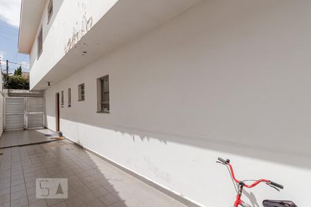 Casa à venda com 288m², 5 quartos e 6 vagas Casa à venda com 288m², 5 quartos e 6 vagasCorredor