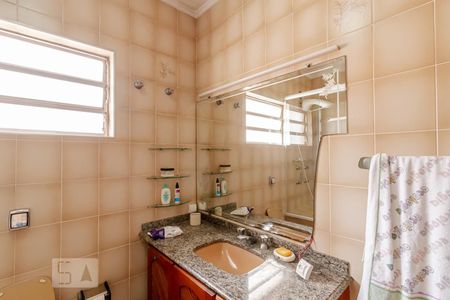 Casa à venda com 288m², 5 quartos e 6 vagas Casa à venda com 288m², 5 quartos e 6 vagasBanheiro da Suíte 2