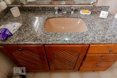 Casa à venda com 288m², 5 quartos e 6 vagas Casa à venda com 288m², 5 quartos e 6 vagasBanheiro da Suíte 2