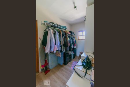 Casa à venda com 240m², 3 quartos e 6 vagas Casa à venda com 240m², 3 quartos e 6 vagasCloset