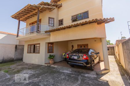 Casa à venda com 240m², 3 quartos e 6 vagas Casa à venda com 240m², 3 quartos e 6 vagasFachada do bloco