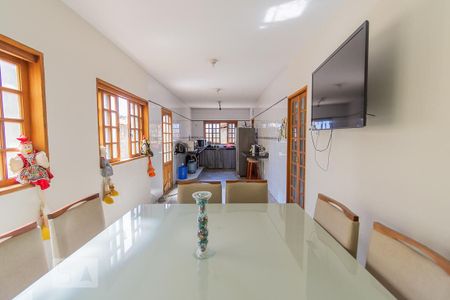 Casa à venda com 240m², 3 quartos e 6 vagas Casa à venda com 240m², 3 quartos e 6 vagasCopa