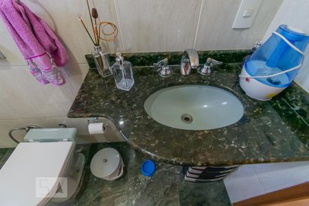 Casa à venda com 240m², 3 quartos e 6 vagas Casa à venda com 240m², 3 quartos e 6 vagasBanheiro Social