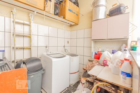 Casa à venda com 240m², 3 quartos e 6 vagas Casa à venda com 240m², 3 quartos e 6 vagasÁrea de Serviço