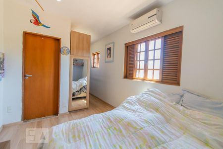Casa à venda com 240m², 3 quartos e 6 vagas Casa à venda com 240m², 3 quartos e 6 vagasQuarto 2 - Suíte