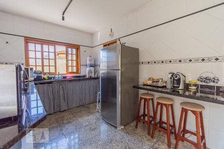 Casa à venda com 240m², 3 quartos e 6 vagas Casa à venda com 240m², 3 quartos e 6 vagasCozinha
