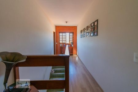 Casa à venda com 240m², 3 quartos e 6 vagas Casa à venda com 240m², 3 quartos e 6 vagasCorredor